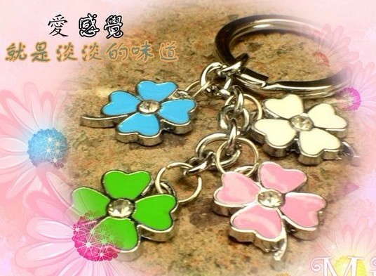 Lucky clovers key pendant